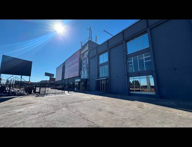 1,900M² WAREHOUSE TO LET IN WYNBERG